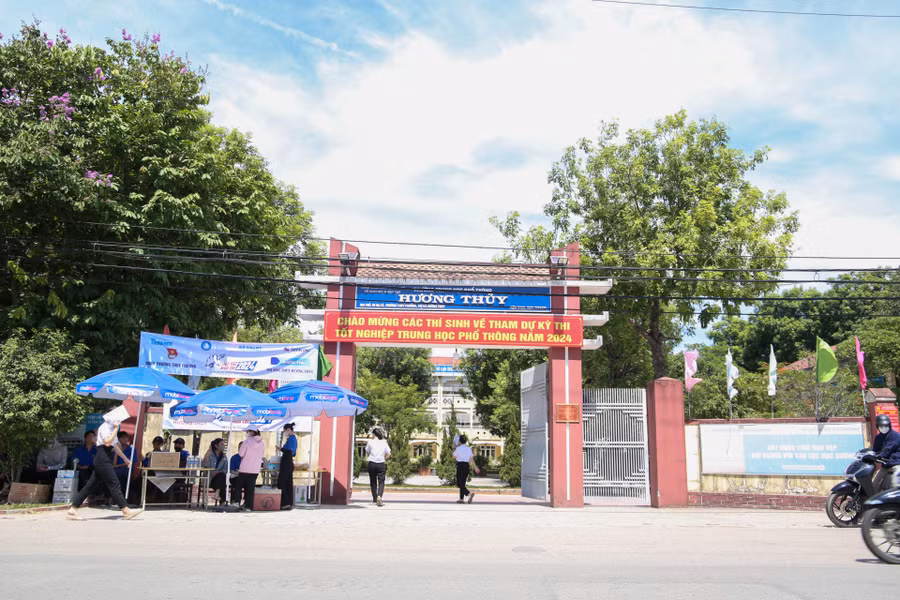 Điểm thi tại Trường THPT Hương Thủy, thị xã Hương Thủy.