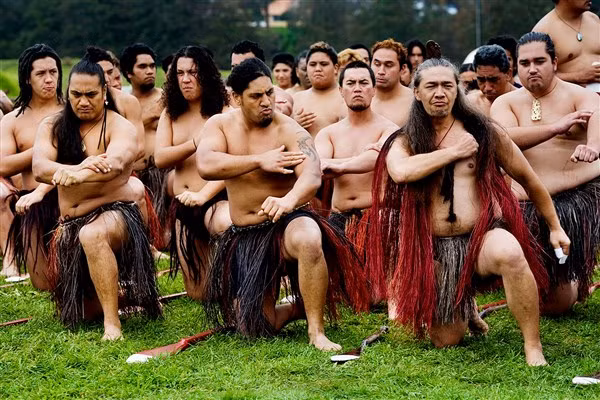 Nghi thức phô diễn sức mạnh của người Maori. 