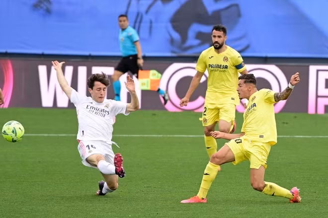Real Madrid cũng bất ngờ thủng lưới ở trận đấu cùng giờ.