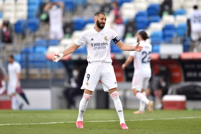 Benzema tiếp tục chói sáng nhưng cũng không thể giúp Real Madrid bảo vệ thành công ngôi vương La Liga.
