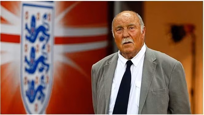 Jimmy Greaves (Anh) Nhà vô địch World Cup 1966 cùng tuyển Anh đã trút hơi thở cuối cùng vào ngày 19/ 9, hưởng thọ 81 tuổi.