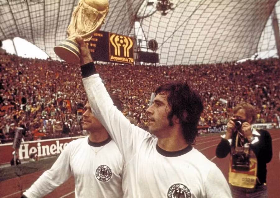 Gerd Muller (Đức) Nhà vô địch World Cup 1974 qua đời ngày 15/8 ở tuổi 75.