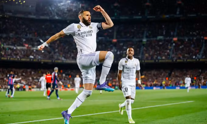 Karim Benzema đi vào lịch sử các trận El Clasico. Karim Benzema đi vào lịch sử các trận El Clasico.