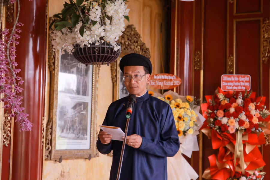 Ông Hoàng Việt Trung – Giám đốc Trung tâm Bảo tồn Di tích Cố đô Huế phát biểu tại triển lãm.