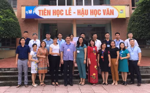 PGS.TS Nguyễn Văn Đăng làm nhiệm vụ coi thi tại cụm thi tỉnh Bắc Kạn. Ảnh: Việt Hà