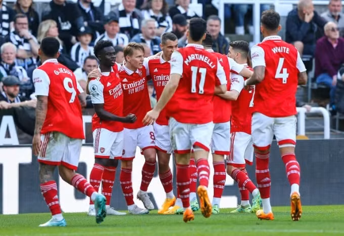 Thắng Newcastle 2-0, Arsenal tiếp tục mơ tranh ngôi vương với Man City.
