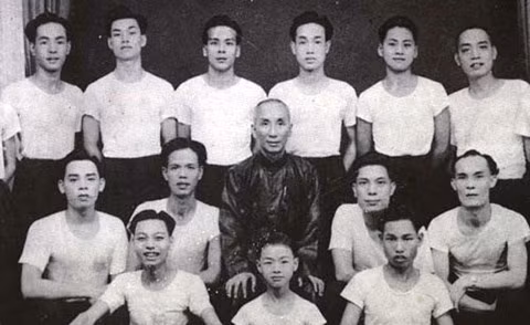  Diệp Vấn (giữa) là người phát huy tinh thần của Phi Hồng trong võ thuật. 