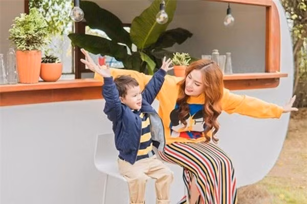 Mỹ nhân Việt lấy chồng giàu không như mơ: Người mất quyền nuôi con, kẻ ra đi tay trắng - Ảnh 8