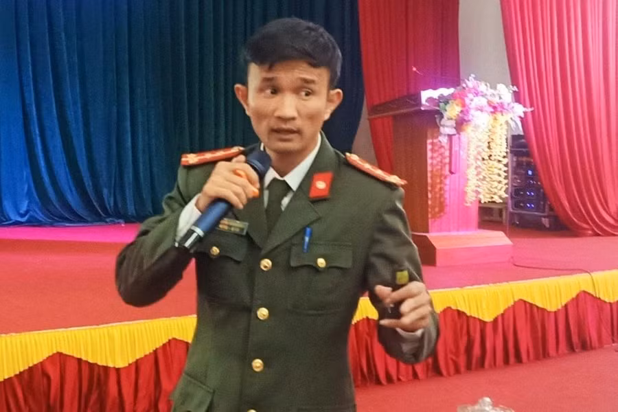 Đại úy Nguyễn Văn Khánh – Cán bộ Đội phòng chống tội phạm Công nghệ cao, Công an tỉnh Hà Tĩnh trình bày chuyên đề.