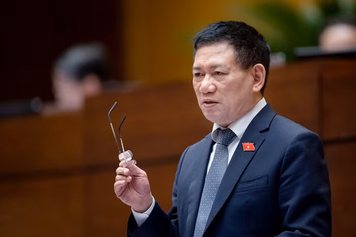 Bộ trưởng Bộ Tài chính Hồ Đức Phớc. Bộ trưởng Bộ Tài chính Hồ Đức Phớc.