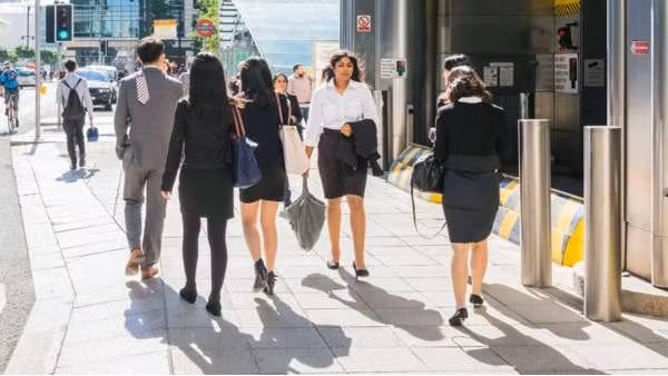 Giới trẻ là nạn nhân không thể tránh của làm việc đến chết.