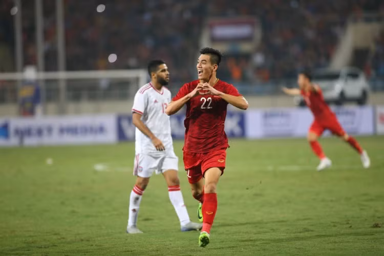 Tiến Linh ghi bàn giúp đội tuyển Việt Nam thắng UAE 1-0 tại Mỹ Đình.