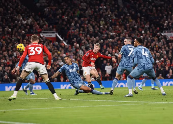 Rasmus Hojlund trong màu áo Man Utd. Rasmus Hojlund trong màu áo Man Utd.
