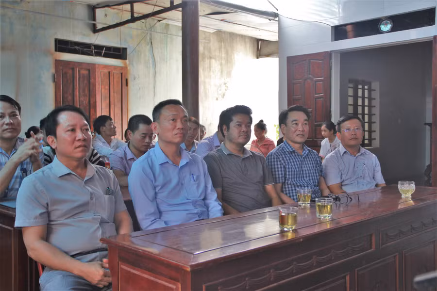 Các đại biểu tham dự buổi Lễ. (Ảnh: T. H).