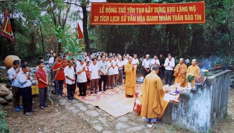 Mộ và đền thờ Bảng nhãn Trần Bảo Tín trên núi Hồng Lĩnh (ảnh Ban Văn hóa thị trấn Xuân An).