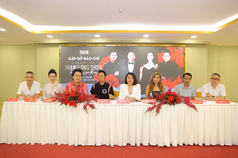 Họp báo giới thiệu liveconcert "Trở về ngày yêu thương". Ảnh: Hòa Nguyễn.