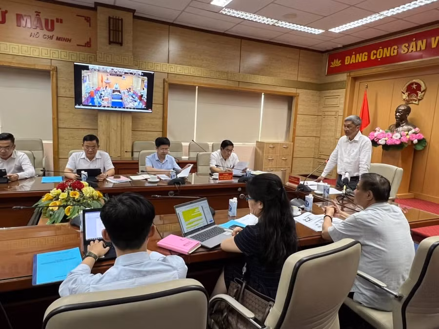 PGS.TS Nguyễn Trường Sơn, Thứ trưởng Bộ Y tế phát biểu chỉ đạo tập huấn. Ảnh: SYT.