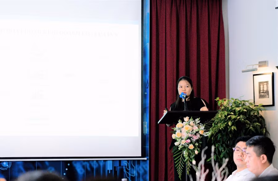 Ban Thương mại Dịch vụ Tập đoàn trình bày tham luận.