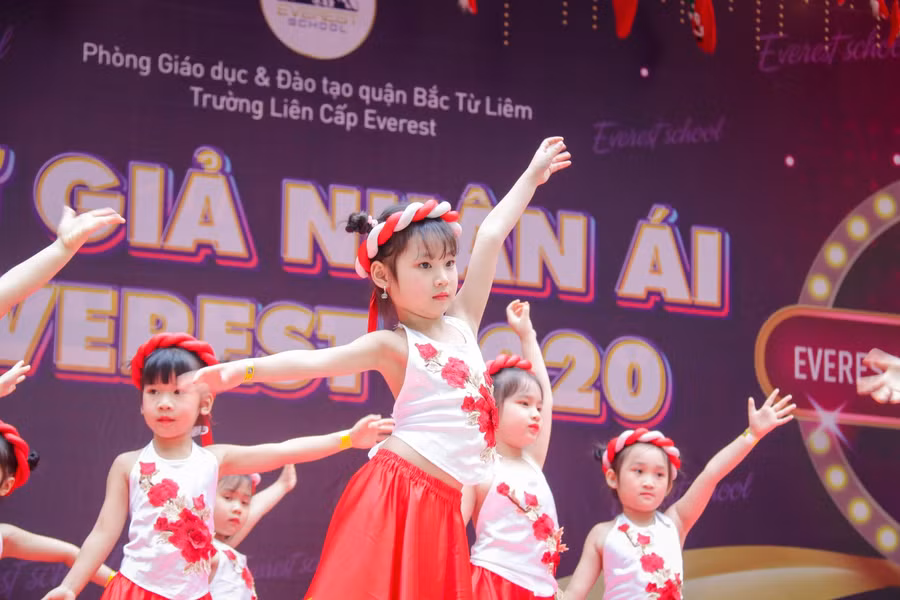 HS Trường MN thực hành Nam Cường – múa “Bài ca tôm cá”