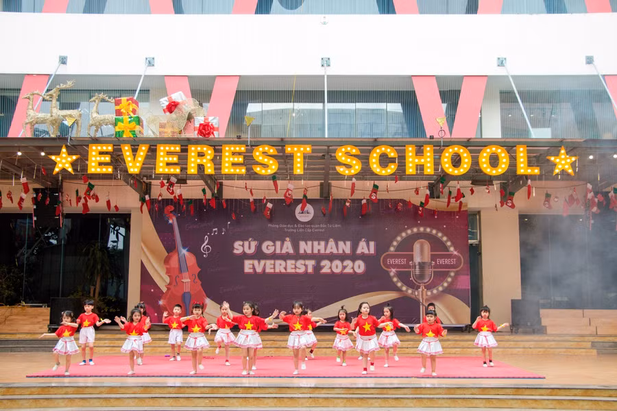 10 tiết mục vào chung kết “Sứ giả Nhân ái Everest 2020”