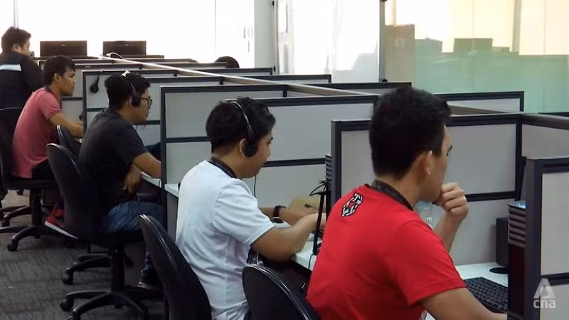 Khoa Chăm sóc Sức khỏe Tâm thần Thái Lan có tới 20 đường dây nóng ngăn chặn tự tử, nhưng vẫn chưa đủ đáp ứng.