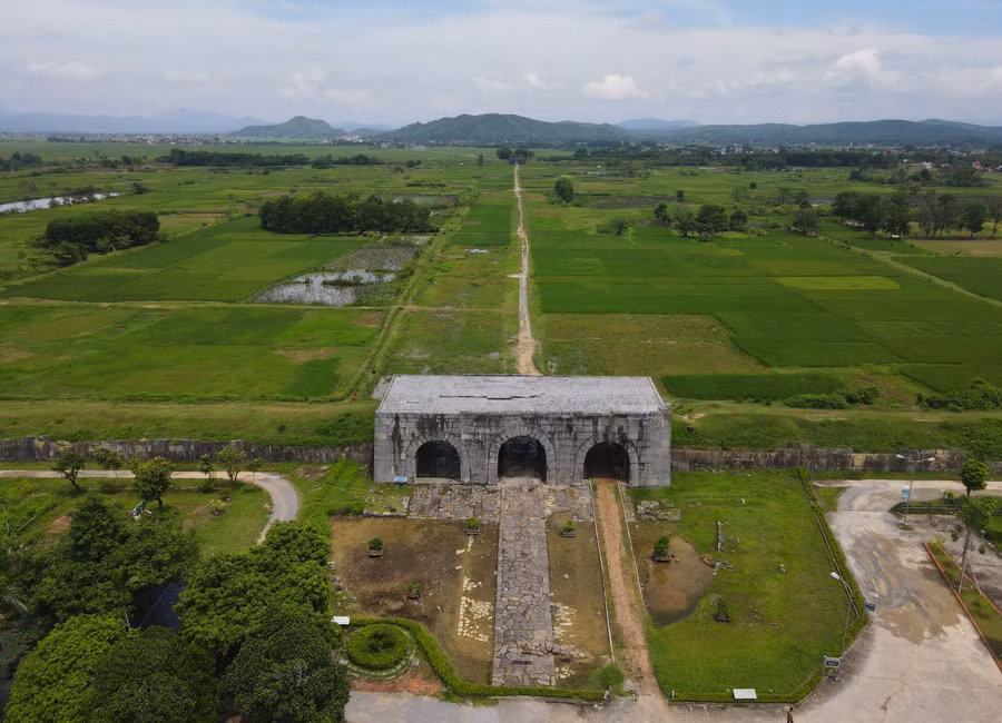 Một góc cổng Nam di sản Thành Nhà Hồ (Vĩnh Lộc, Thanh Hóa). Một góc cổng Nam di sản Thành Nhà Hồ (Vĩnh Lộc, Thanh Hóa).