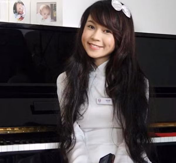 Loạt ảnh thời đi học của dàn hotgirl Việt đình đám: Hoá ra ai cũng có một thời trông quê quê, xấu xấu... dậy thì rồi mới lột xác đỉnh cao-3