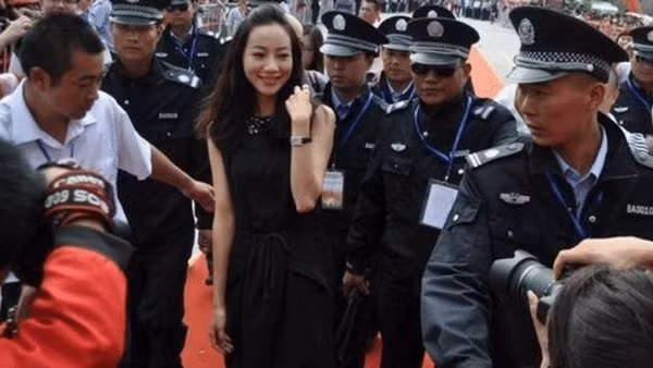 han tuyet: my nhan gia the hoanh trang, chua tung so quy tac ngam trong showbiz - 6
