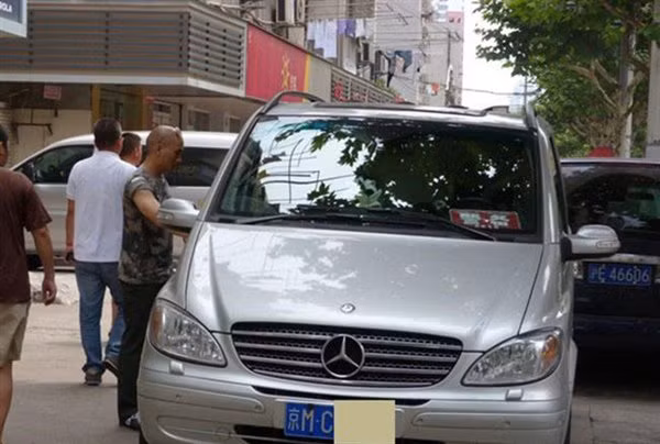 han tuyet: my nhan gia the hoanh trang, chua tung so quy tac ngam trong showbiz - 5