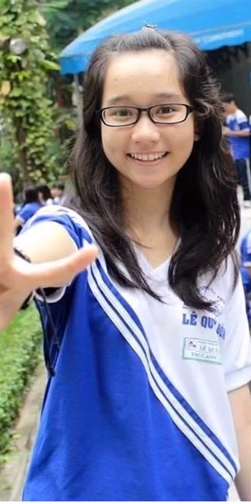 Loạt ảnh thời đi học của dàn hotgirl Việt đình đám: Hoá ra ai cũng có một thời trông quê quê, xấu xấu... dậy thì rồi mới lột xác đỉnh cao-7