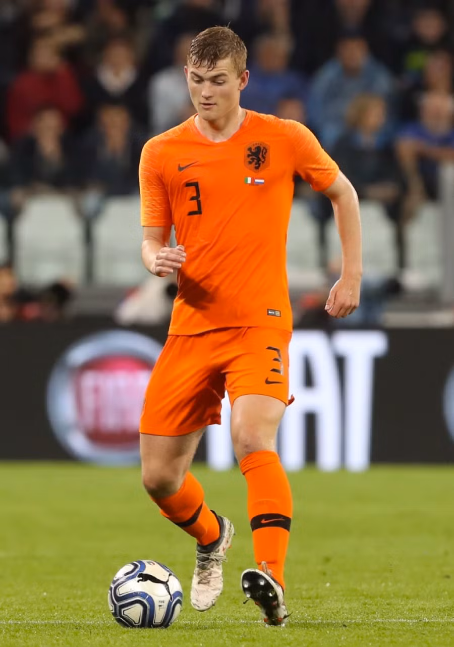 Người đẹp 23 tuổi đã hẹn hò với ngôi sao của tuyển Hà Lan Matthijs de Ligt từ năm 2018. Người đẹp 23 tuổi đã hẹn hò với ngôi sao của tuyển Hà Lan Matthijs de Ligt từ năm 2018.