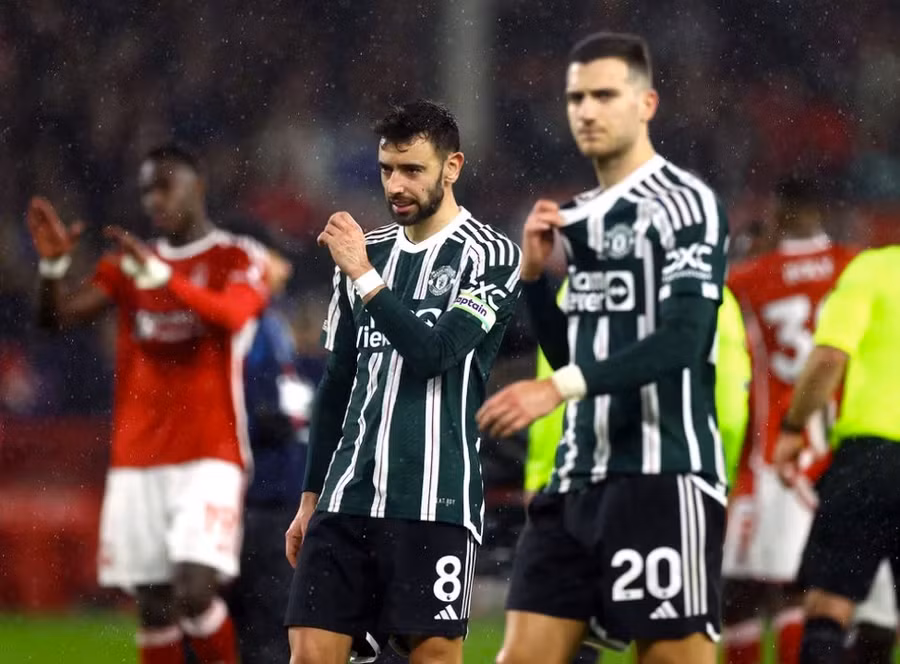 Man Utd thua sốc ở vòng 20 Ngoại hạng Anh. Man Utd thua sốc ở vòng 20 Ngoại hạng Anh.