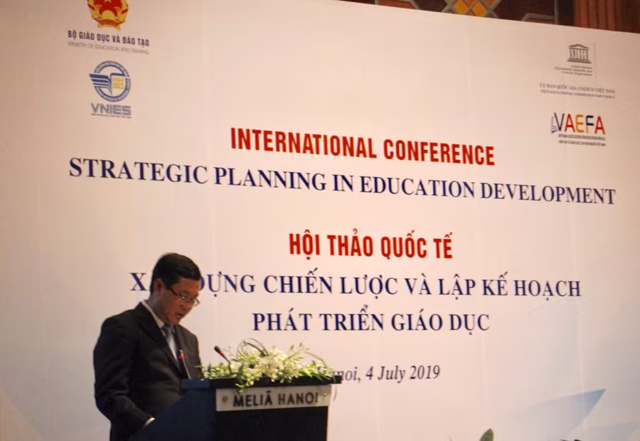 Thứ trưởng Bộ GD&ĐT Nguyễn Văn Phúc phát biểu tại Hội thảo. Ảnh: An Nhiên. Thứ trưởng Bộ GD&ĐT Nguyễn Văn Phúc phát biểu tại Hội thảo. Ảnh: An Nhiên.