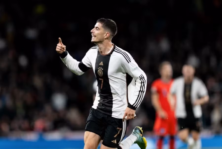 Kai Havertz mừng cú đúp bàn thắng vào lưới Nick Pope giúp tuyển Đức hòa Anh 3-3.