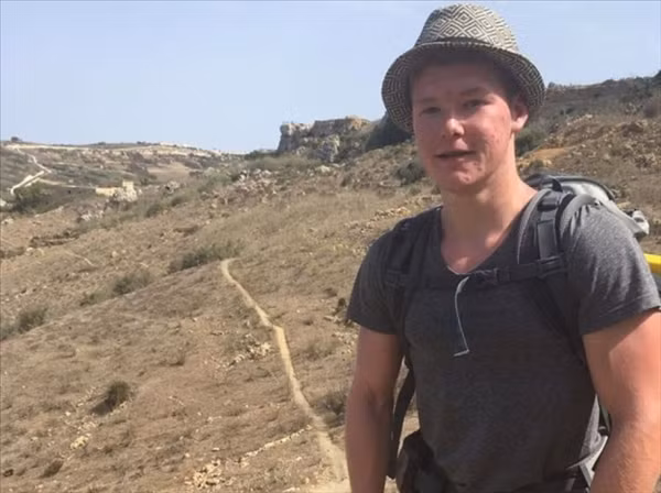 Mike Mansholt, nam thiếu niên 17 tuổi mất tích và tử vong bí ẩn khi đang khám phá khu hầm mộ Rabat.