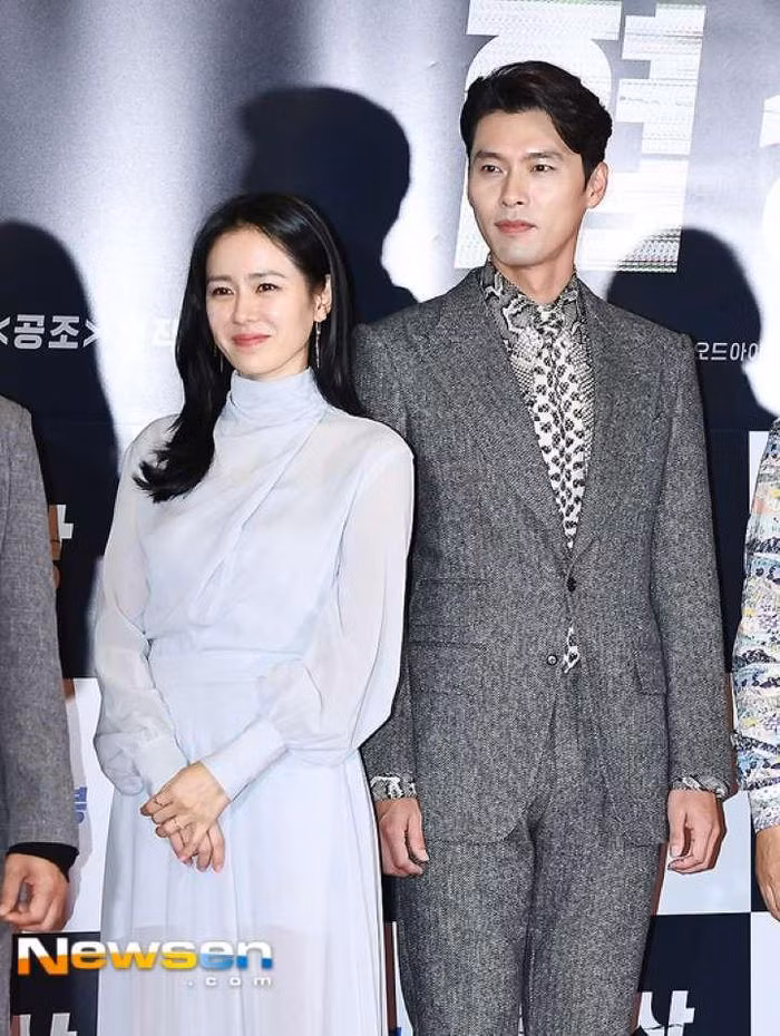 Những lần diện đồ đôi tình bể bình của Hyun Bin và Son Ye Jin ảnh 9