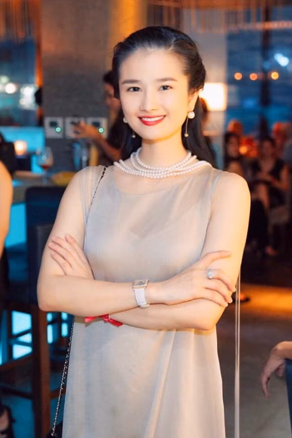 hao hậu Cao Thuỳ Dương, sao Việt
