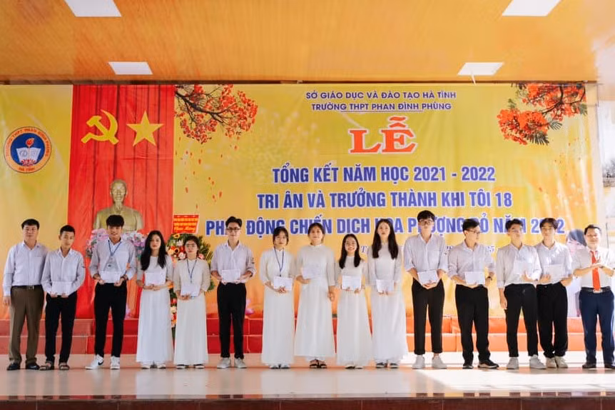 Với thành tích mà các em học sinh đạt được là niềm tự hào của toàn thể nhà trường trong bối cảnh bị ảnh hưởng của dịch bệnh thời gian qua (Ảnh: Đình Thông).