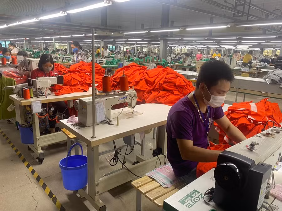 Thu nhập của người lao động giảm một nửa so với cùng thời điểm của những năm trước.