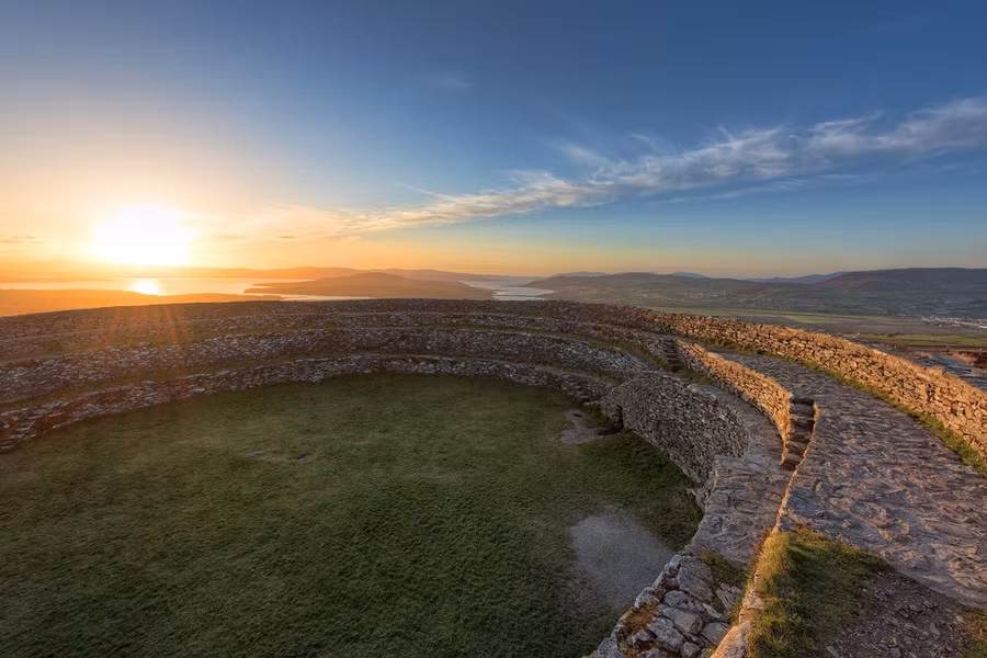 Một Pháo đài Thần tiên khá nguyên vẹn ở Tây Bắc Ireland. Ảnh: Atlasobscura.com