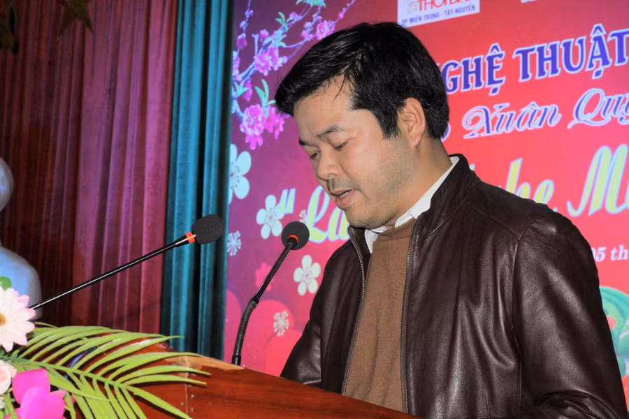 Nhà báo Nguyễn Văn Dũng - Trưởng VP đại diện Báo GD&amp;TĐ khu vực Miền Trung - Tây Nguyên phát biểu tại chương trình.