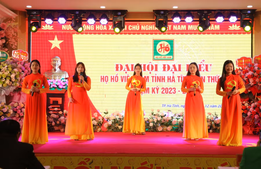 Các tiết mục văn nghệ tại Đại hội Họ Hồ Hà Tĩnh.