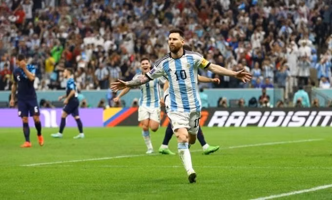 Messi mừng bàn thắng mở tỷ số ở phút 34. Messi mừng bàn thắng mở tỷ số ở phút 34.