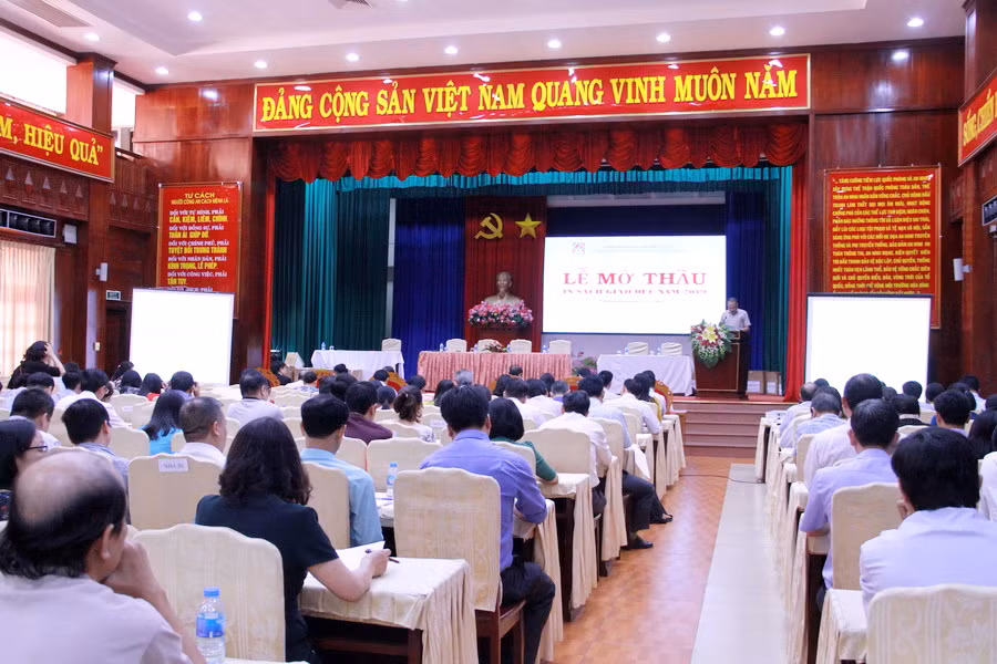 Lễ mở thầu in sách giáo dục năm 2019 của NXB Giáo dục Việt Nam có sự tham gia dự thầu của đông đảo các nhà thầu cả nước.