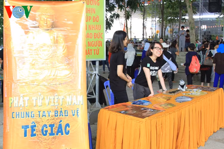 hang van phat tu tham du dai le phat dan tai ba ria - vung tau hinh 6