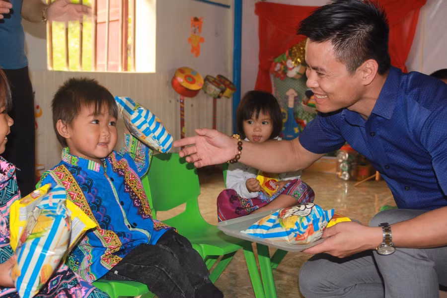 Các em nhỏ tại lớp ghép Bản Rào Tre đang thiếu thốn điều kiện để học tập (Ảnh: Hồ Tứ). Các em nhỏ tại lớp ghép Bản Rào Tre đang thiếu thốn điều kiện để học tập (Ảnh: Hồ Tứ).