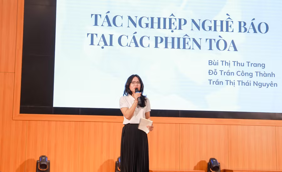 Tham luận "Tác nghiệp nghề báo tại các phiên tòa" của nhóm sinh viên tại hội thảo. Tham luận "Tác nghiệp nghề báo tại các phiên tòa" của nhóm sinh viên tại hội thảo.