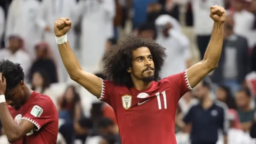 Akram Afif giúp Qatar sớm giành vé vào vòng 1/8 với bàn thắng duy nhất vào lưới Tajikistan ở lượt trận thứ hai bảng A.