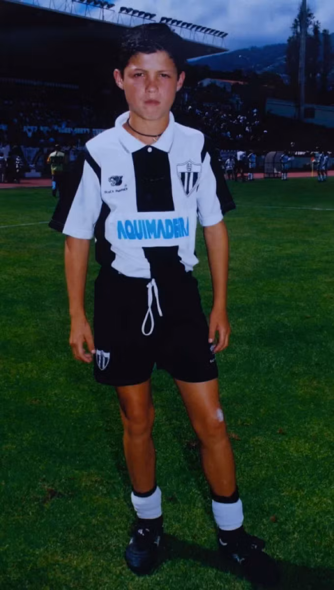 Ronaldo thời còn tập đá bóng ở CLB quê hương Madeira