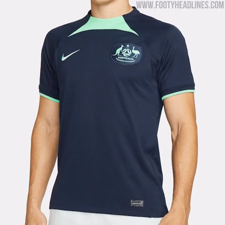 Áo đấu của Australia tại World Cup 2022 cũng do Nike thiết kế. Áo đấu của Australia tại World Cup 2022 cũng do Nike thiết kế.